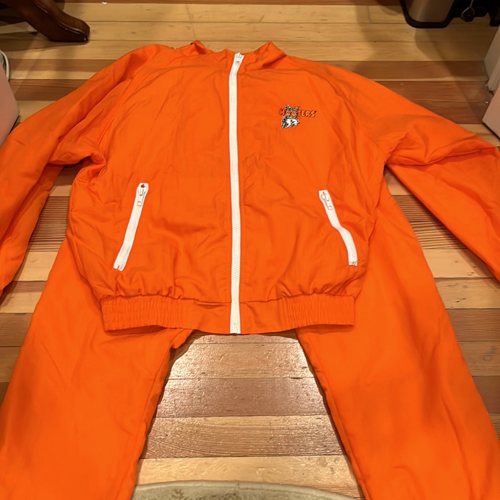 Hooters sweatsuit circa 2001-2009 Pants/windbreaker both Xs. Great condition